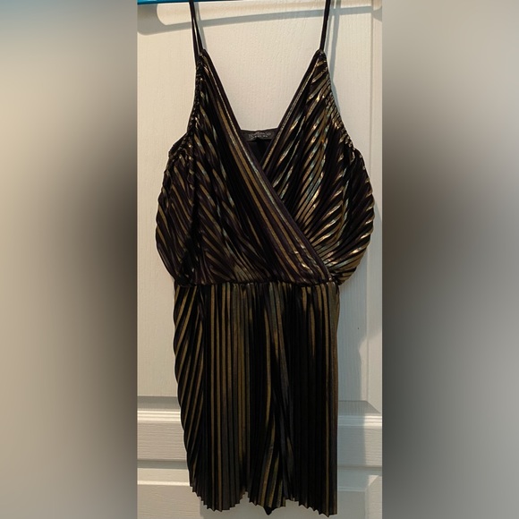 TopShop Black & Gold Accordion Pleat Romper. - Picture 3 of 8